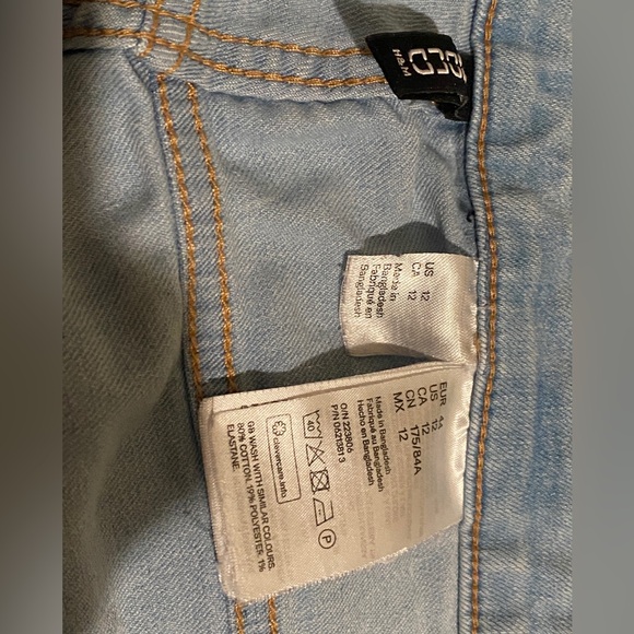 Women’s Ripped Jeans - Picture 4 of 5